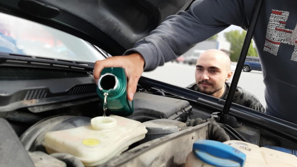 4 Tanda Kerusakan pada Transmisi Mobil, Jangan Disepelekan!
