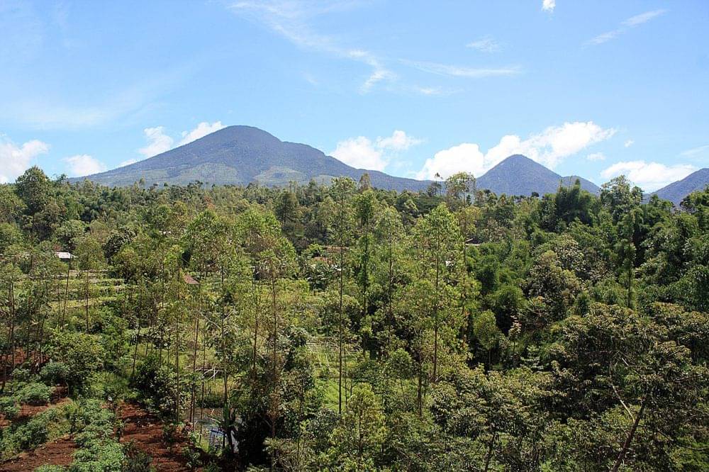 7 Gunung Tertinggi Di Jawa Barat YangJadi Favorit Pendaki