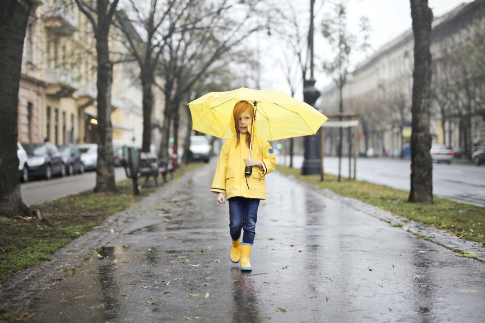 7 Tips Liburan Ketika Musim Hujan, Yuk Jaga-jaga