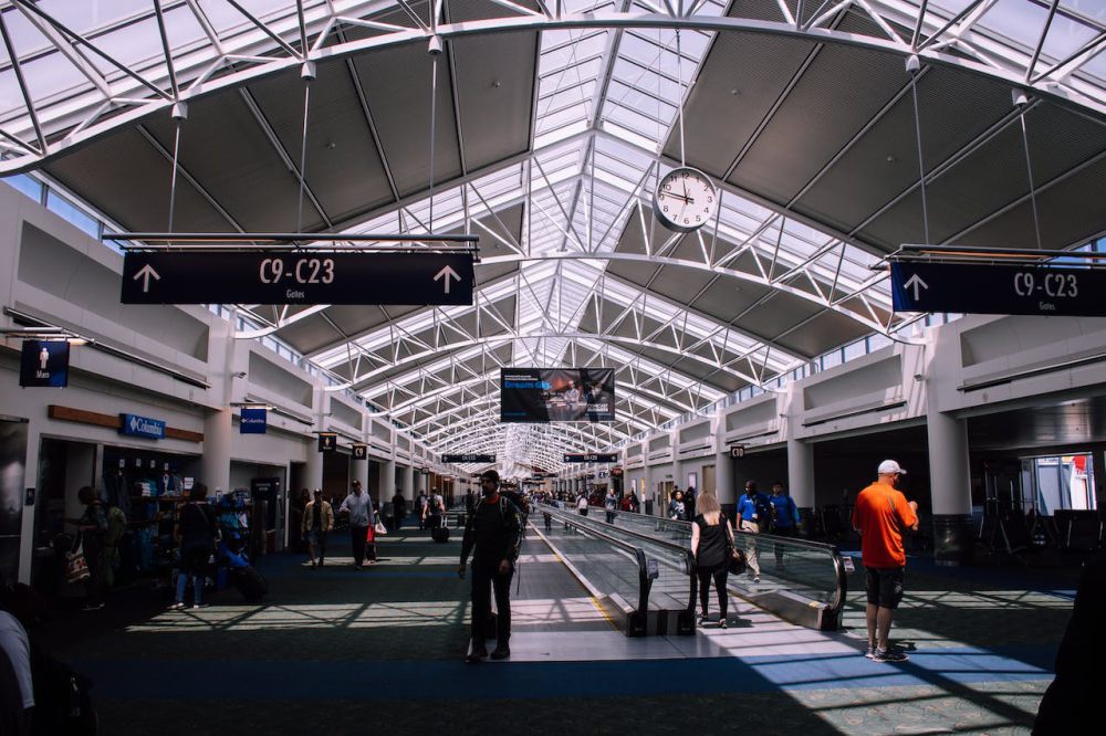 9 Tips Lancar Melewati Pemeriksaan Imigrasi di Bandara