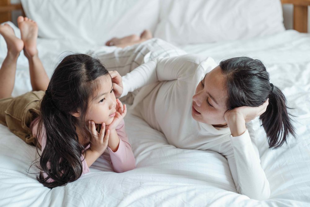 5 Manfaat jadi Orangtua yang Asyik Diajak Curhat