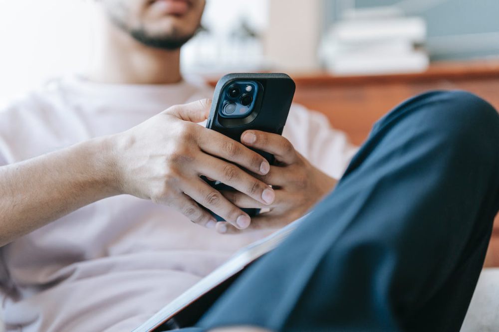 3 Fakta Fobia Panggilan Telepon yang Meningkat di Kalangan Anak Muda