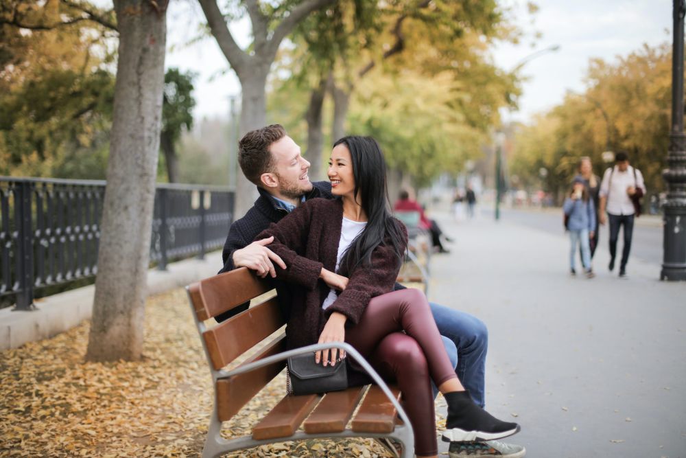 5 Tips Menunjukan Sikap Romantis Tanpa Berlebihan, Bikin Meleleh!