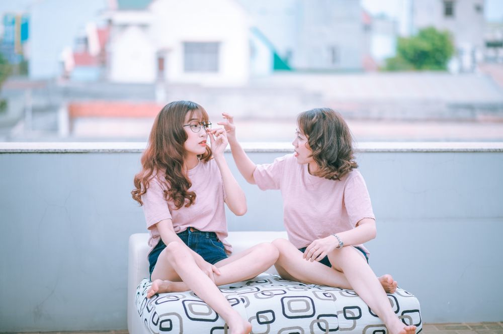 5 Tips Membangun Rasa Percaya dengan Kakak Perempuan