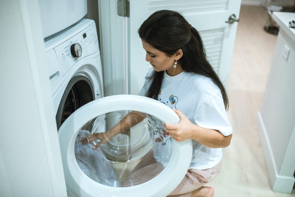 5 Kesalahan yang Sering Dilakukan saat Mencuci Kemeja Flanel