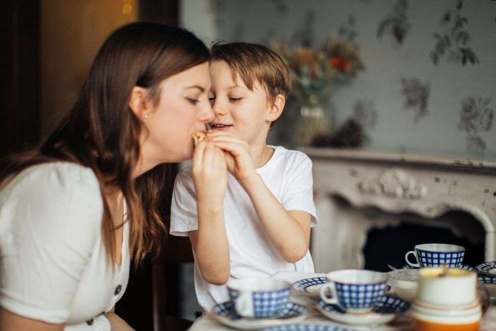 5 Sopan Santun Yang Penting Diajarkan Pada Anak, Terapkan!