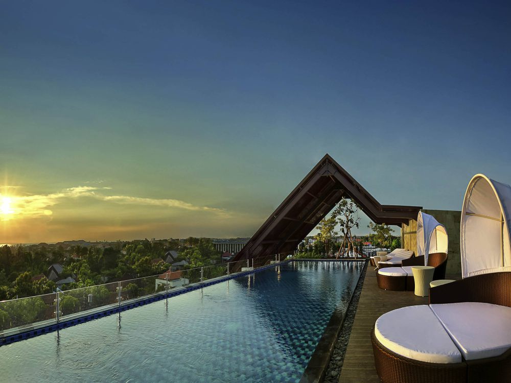7 Kolam Renang Rooftop di Bali, Pemandangannya Menawan