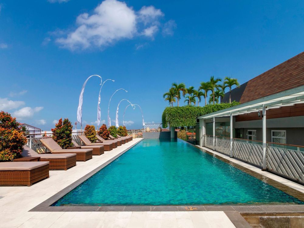 7 Kolam Renang Rooftop di Bali, Pemandangannya Menawan