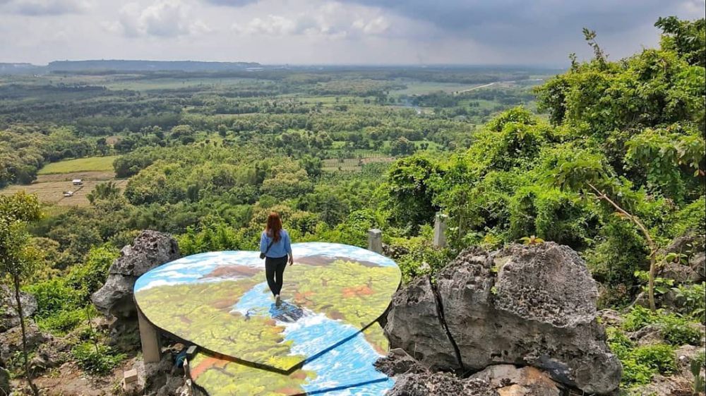 9 Potret Wisata Bukit Surowiti Gresik, Padukan Religi dan Alam 