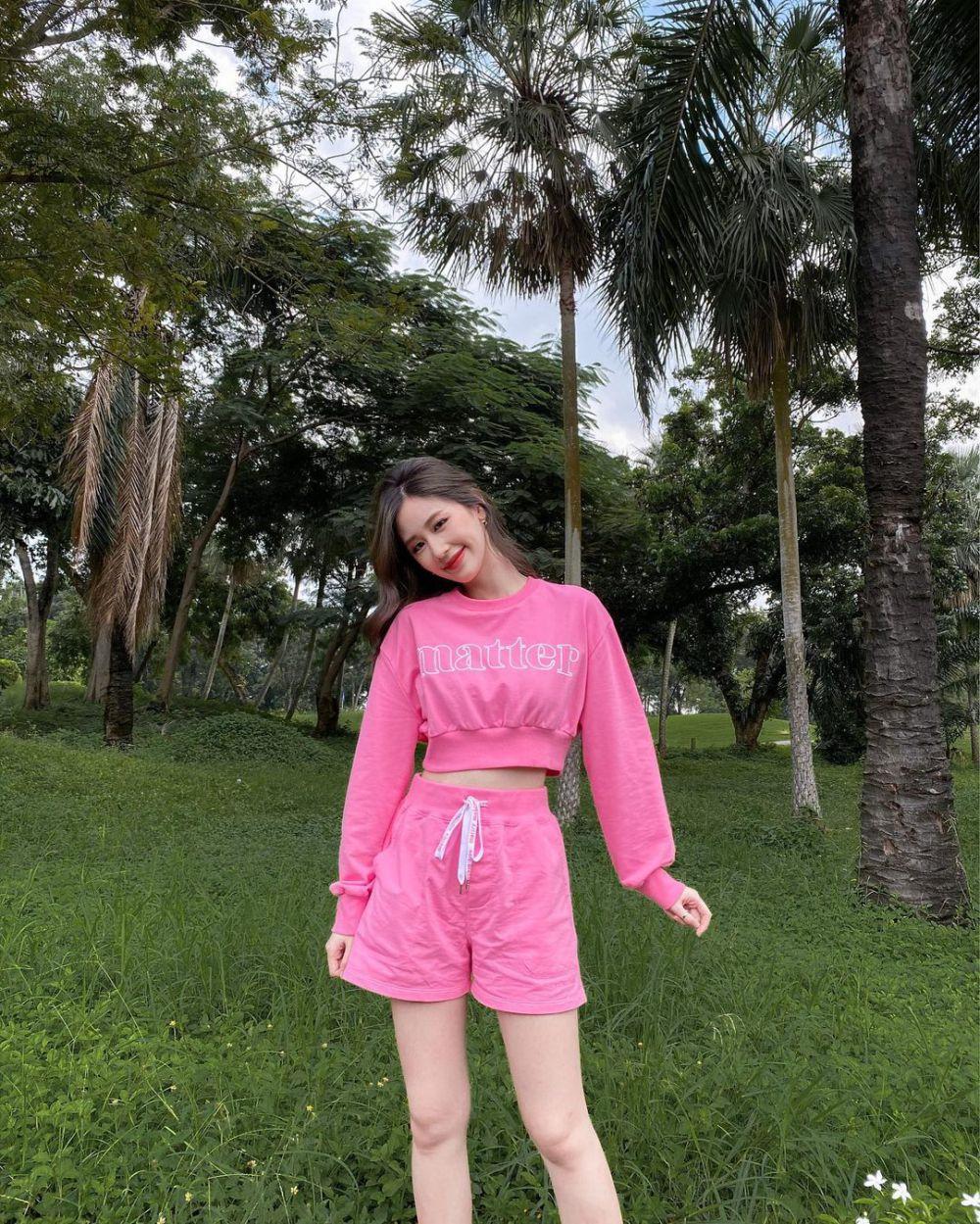 10 Ide OOTD Nuansa Pink ala Jane Ramida, Manis dan Girly Abis!