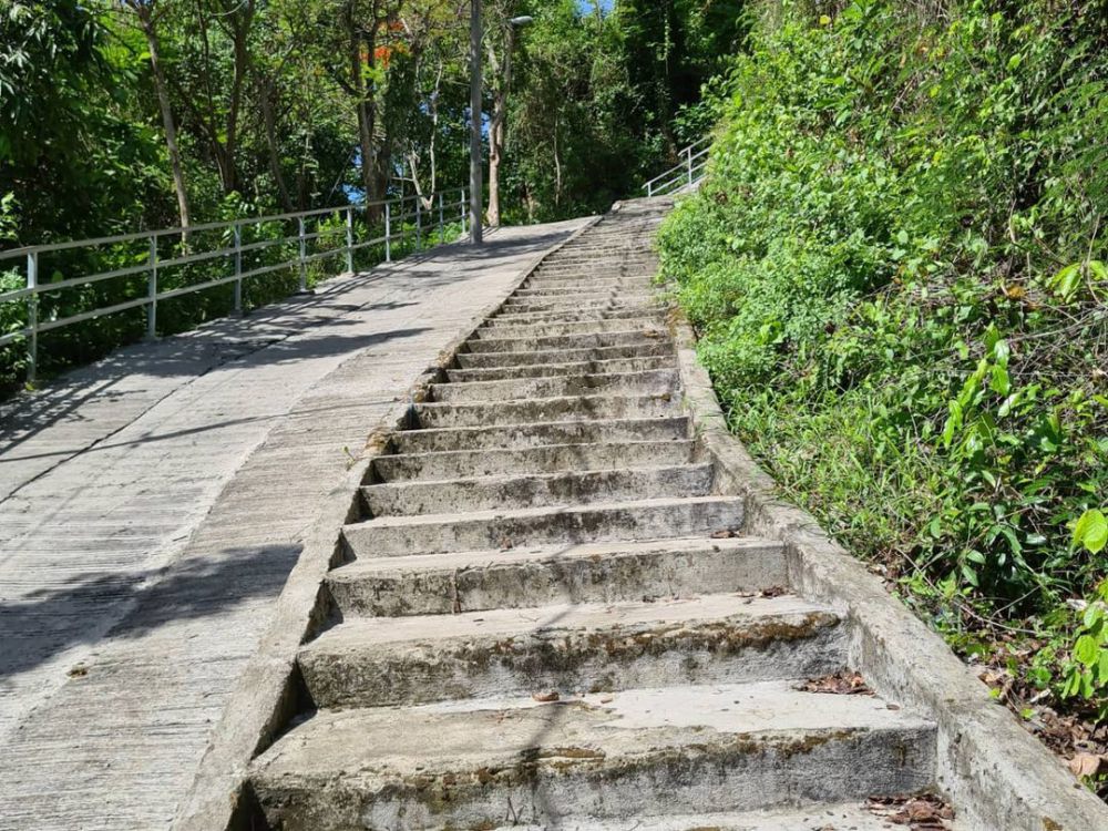 9 Potret Wisata Bukit Surowiti Gresik, Padukan Religi dan Alam 