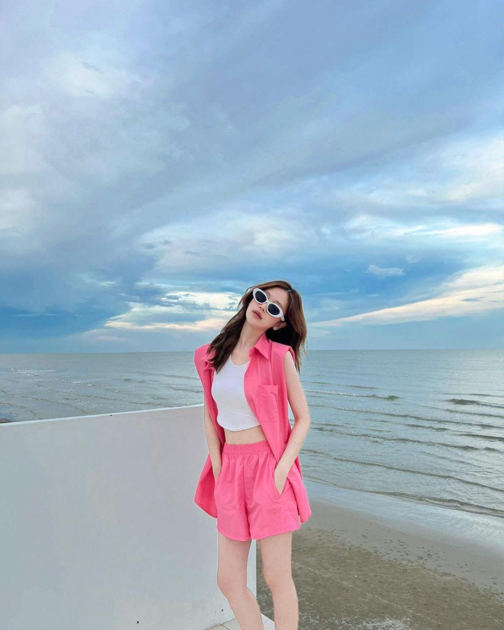 10 Ide OOTD Nuansa Pink ala Jane Ramida, Manis dan Girly Abis!