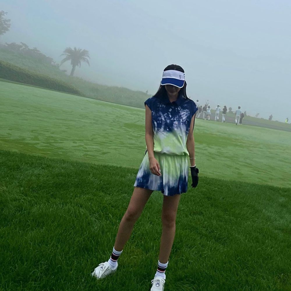 10 Inspirasi Outfit Golf Ala Qri T-ARA, Feminin dan Stylist!