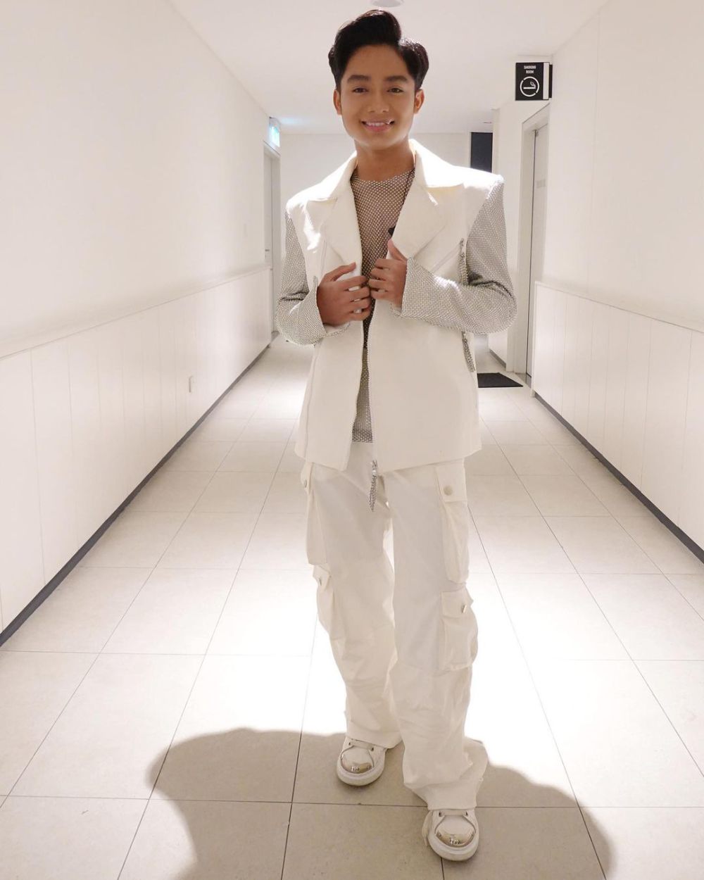 10 Ide Layering Outfit ala Betrand Peto, Variatif!