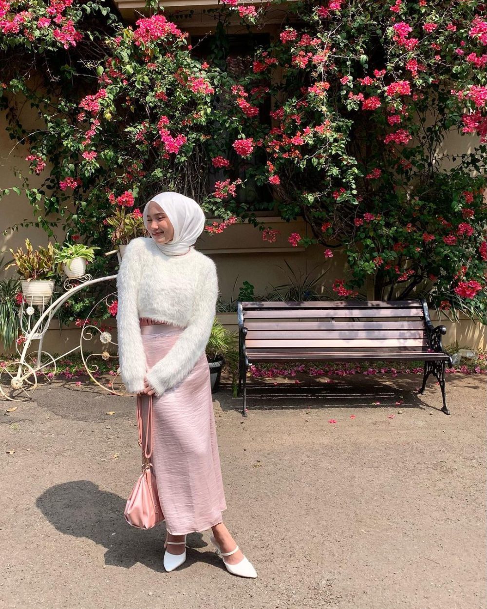 10 Outfit Hijab Girly ala Selebgram diannn.d yang Bernuansa Pink!