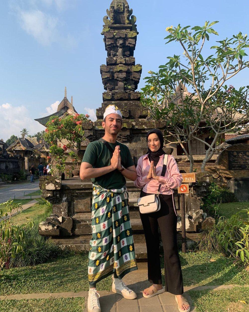 9 Portraits of Reza D'Academy and Amira Honeymoon in Bali