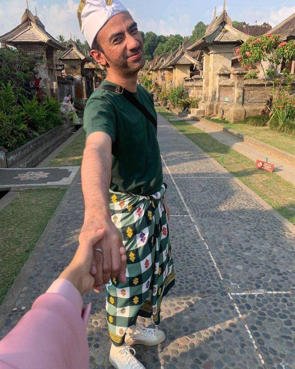 9 Portraits of Reza D'Academy and Amira Honeymoon in Bali