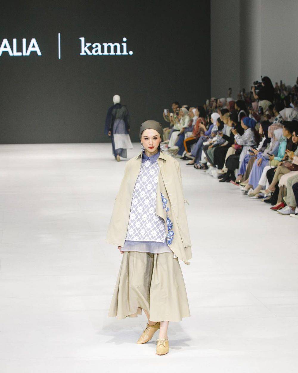 10 Koleksi Kami Idea Di Jakarta Fashion Week 2024