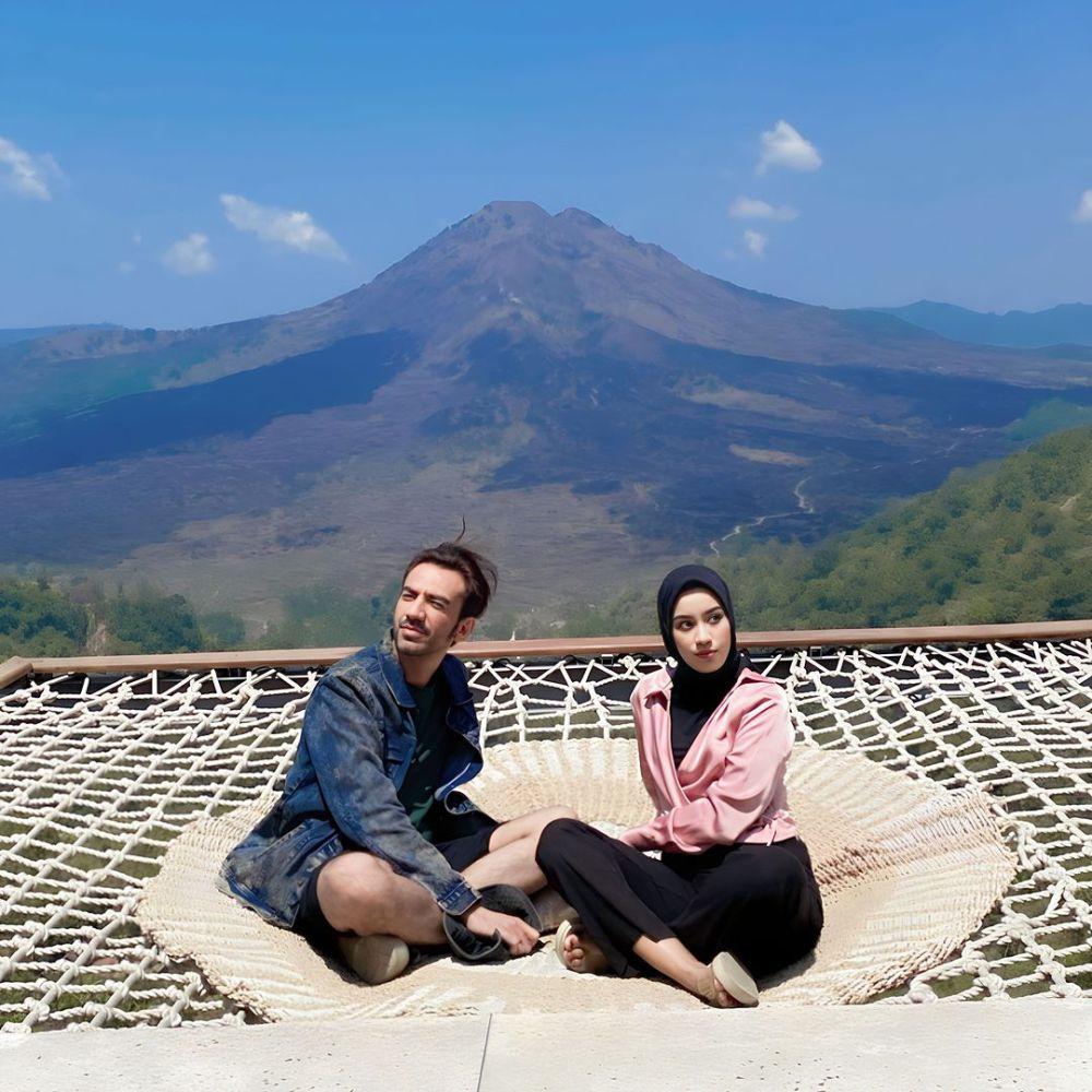 9 Portraits of Reza D'Academy and Amira Honeymoon in Bali