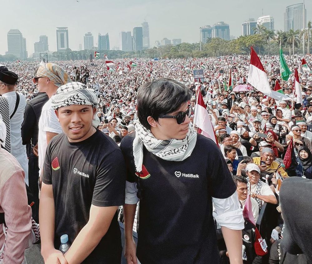 10 Potret Atta Halilintar Ikut Aksi Bela Palestina Di Monas