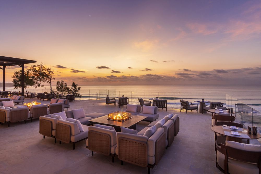 7 Tempat Dinner Tepi Pantai Bali, Romantis Sambil Moonrise