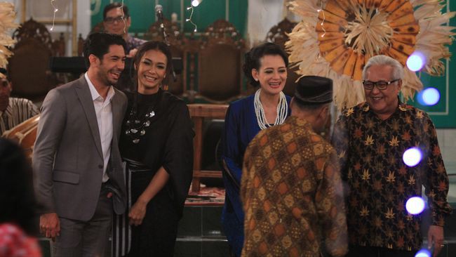 10 Film Reza Rahadian Angkat Cerita Tentang Permasalahan Keluarga