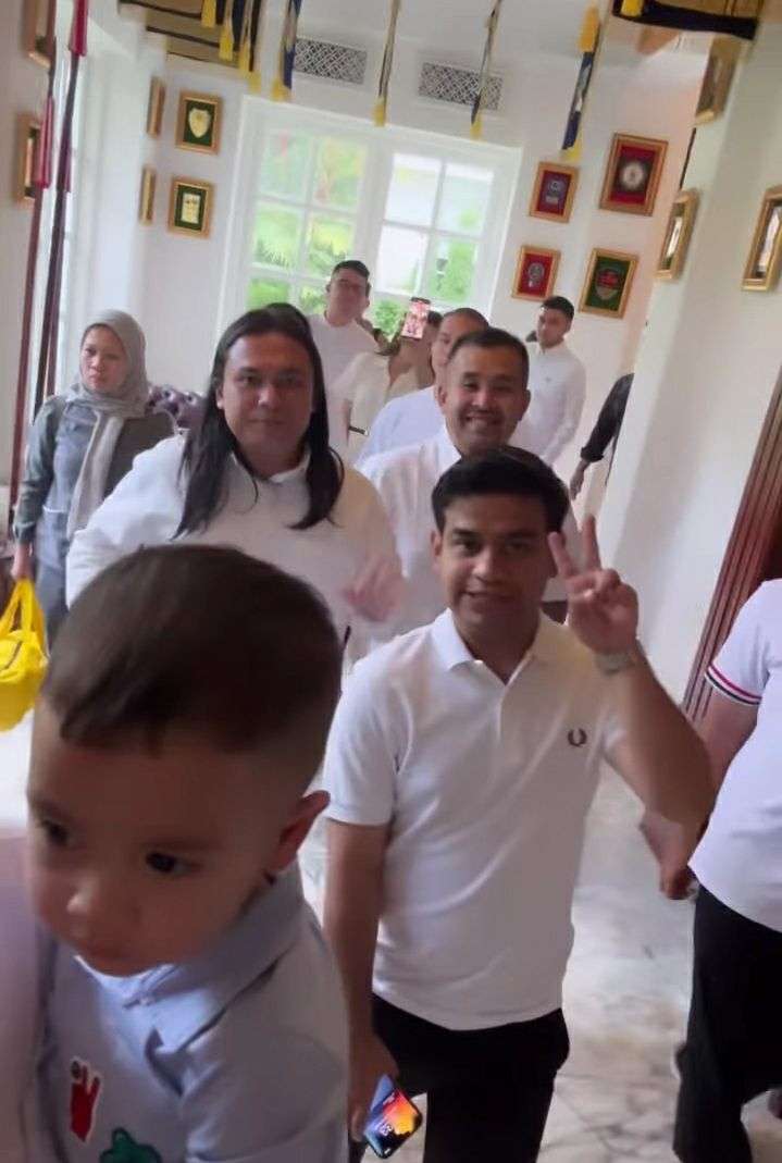 Keanu Dan Fadil Jaidi Ketemu Prabowo, Sama-sama Dapat Buku