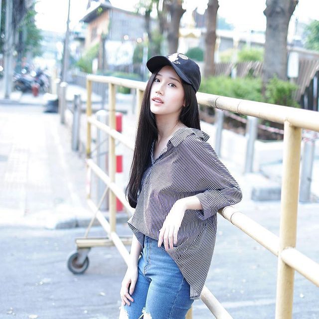 10 Ide OOTD Pakai Baseball Cap ala Jane Ramida, Kece dan Catchy!