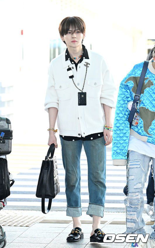 12 Gaya Airport Fashion ala Yoshi TREASURE, Memikat!