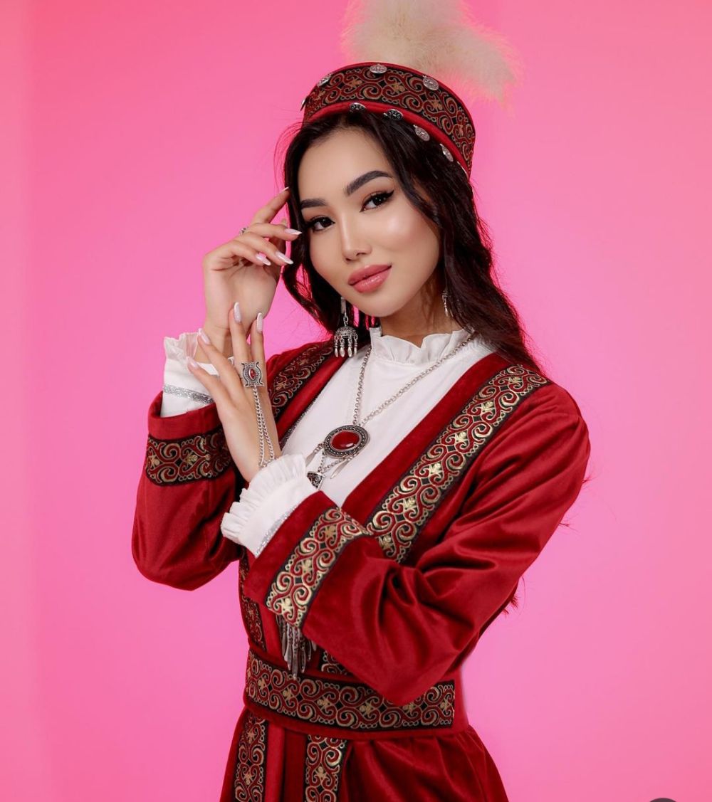 7 Potret Ayaulym Alimkhaliyeva Miss Earth Kazakhstan 2024