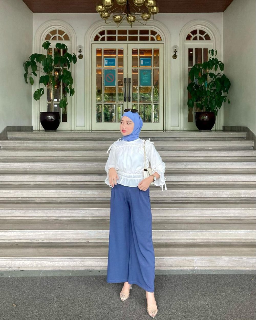 9 Inspirasi Blouse ala Amira Thallya, Looks Pretty!