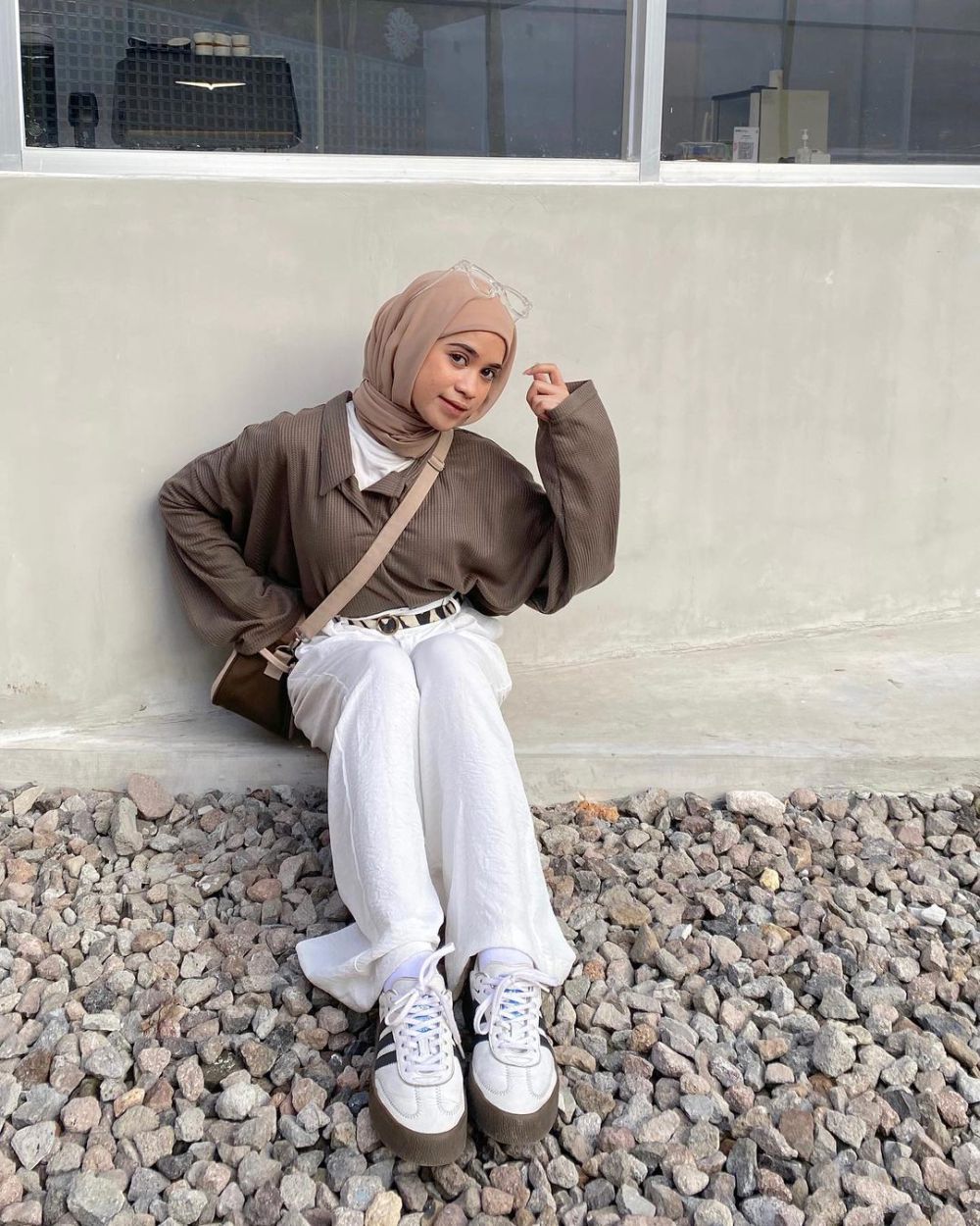 8 Padu Padan High Waist Pants ala Aisyah Ibrahim, Super Chic! 