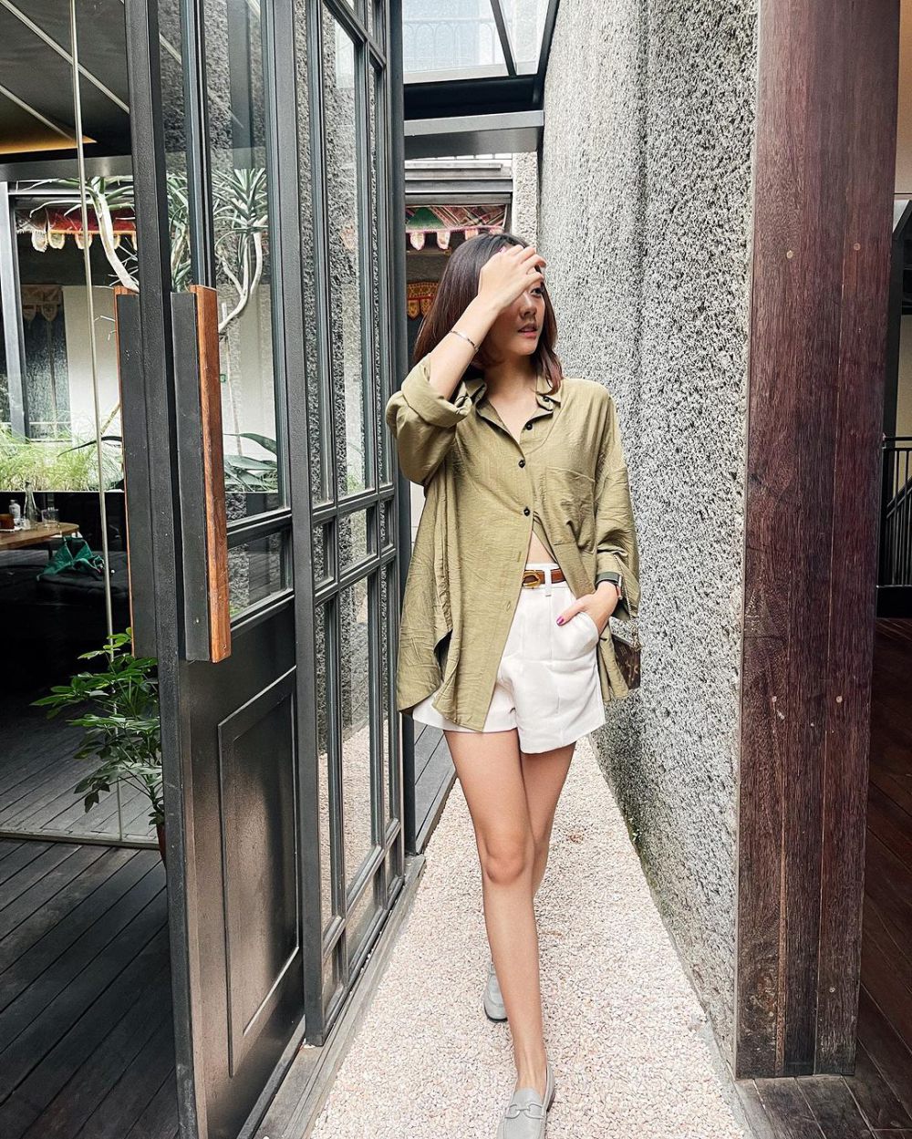 11 Style OOTD Hangout ala Azalia Bianda Avissa yang Nyaman Dipakai!