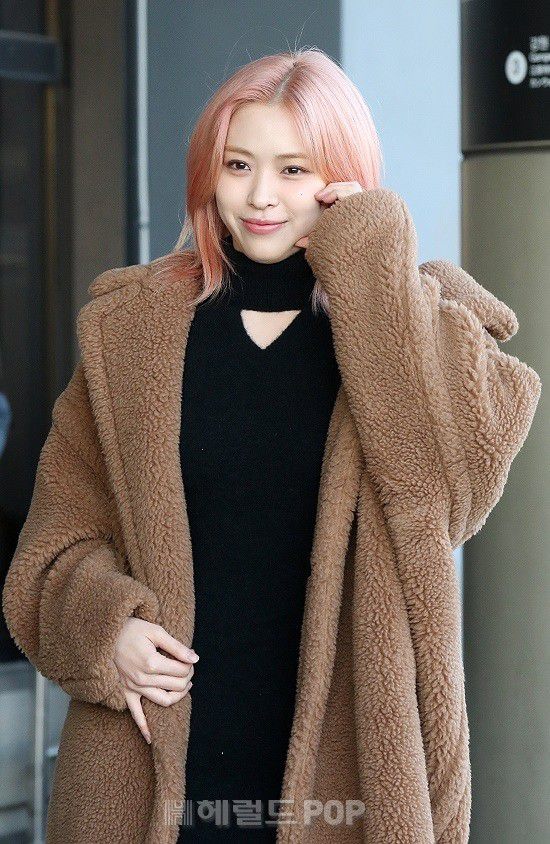 10 Inspirasi Warna Rambut Kekinian ala Idol Cewek Korea, Stylish!