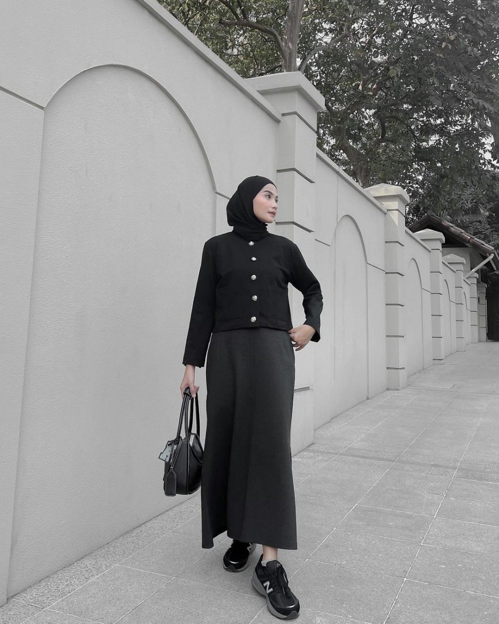 9 Ide OOTD dengan Vibes Old Money ala Influencer Hijab, Simple Elegan!