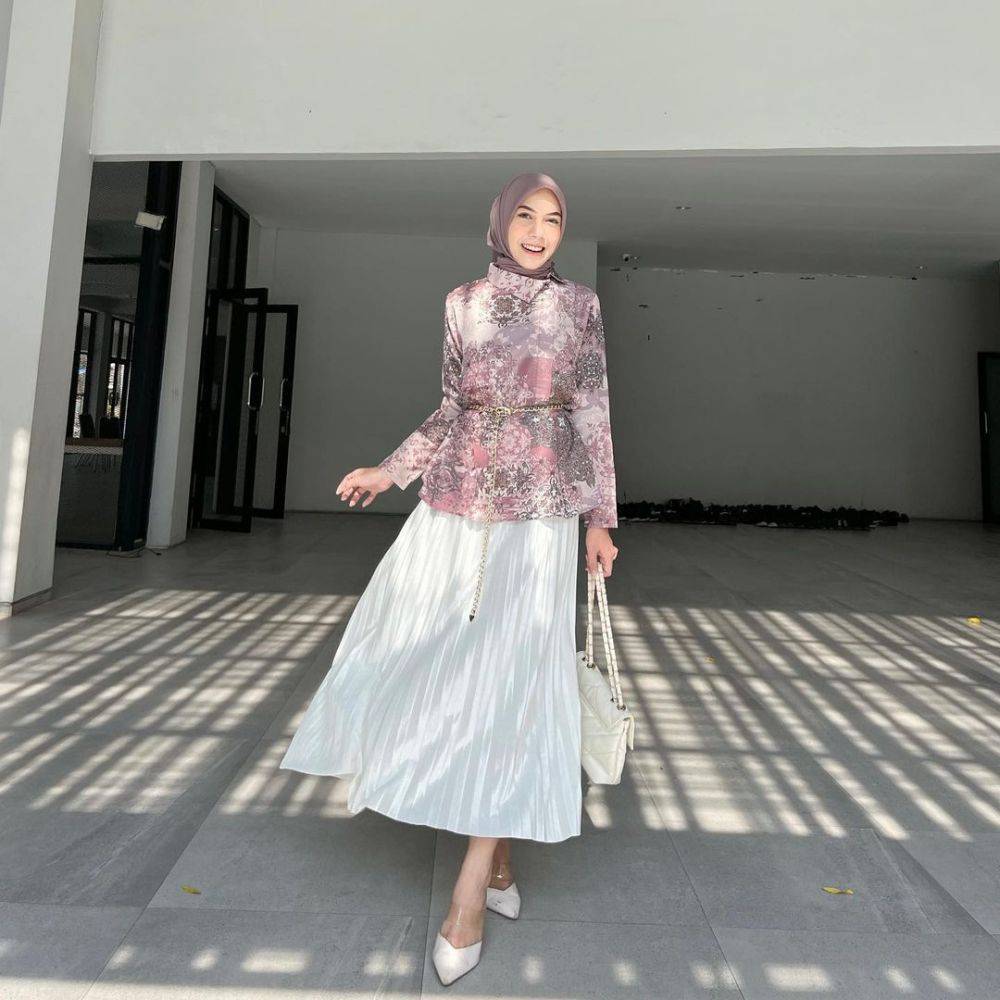 9 Ide OOTD Kondangan Dengan Tema Floral Ala Influencer Hijab