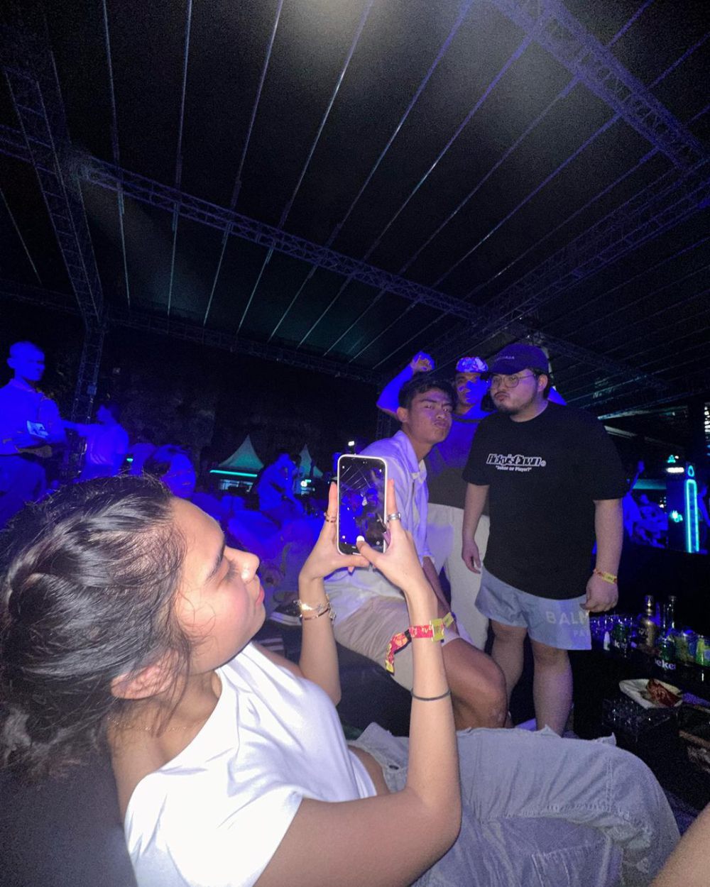 7 Potret Fuji Utami Ikut Party di Bali, Ada Fadly Faisal