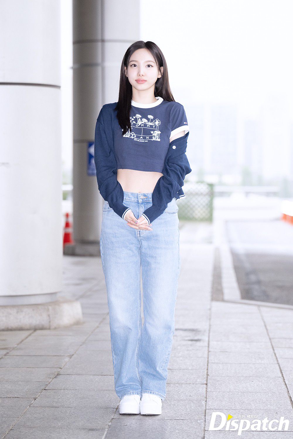 10 Gaya Outfit Kasual ala Nayeon TWICE, Effortlessly Modis!