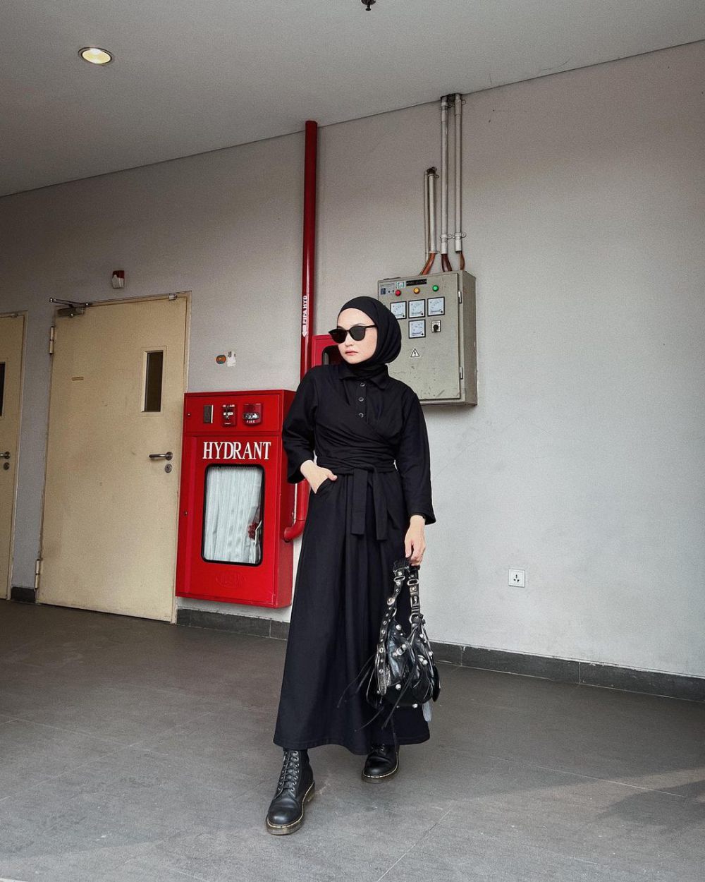 12 Styling All Black Outfit ala Soraya Ulfa yang Super Cool!