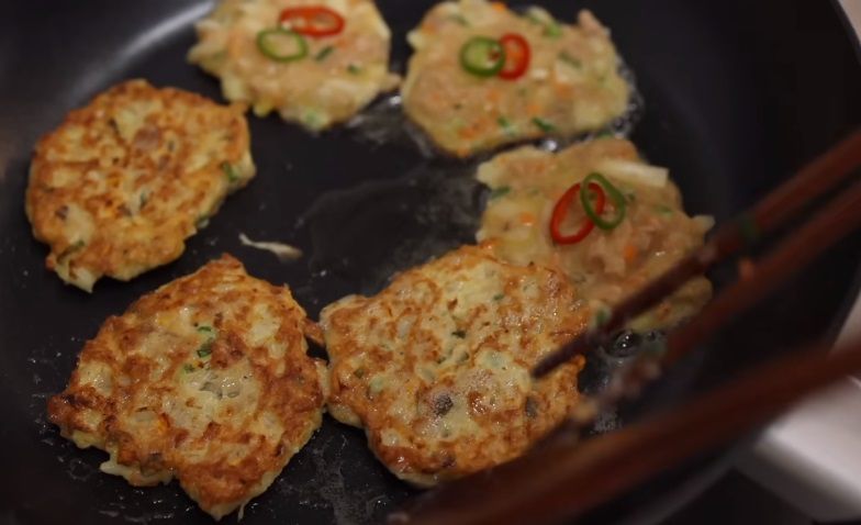 Resep dan Tips Membuat Chamchijeon atau Tuna Pancakes, Lauk Primadona!