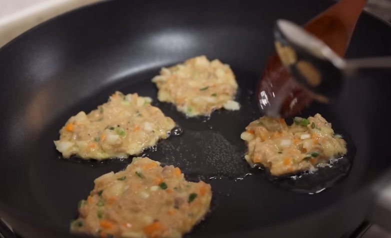 Resep dan Tips Membuat Chamchijeon atau Tuna Pancakes, Lauk Primadona!