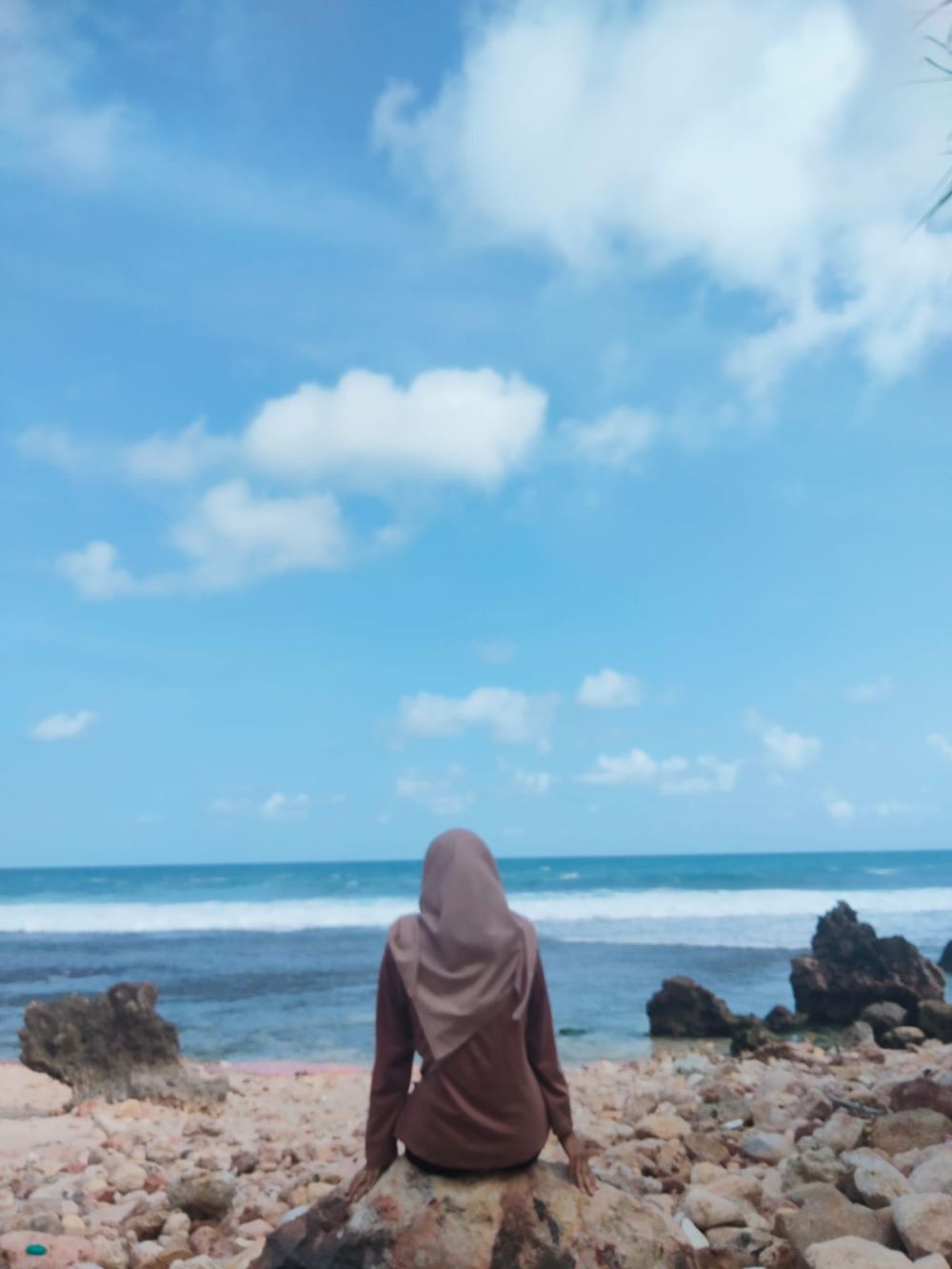 10 Potret Pantai Kali Mirah Wonogiri, Hidden Gem Cocok untuk Healing!