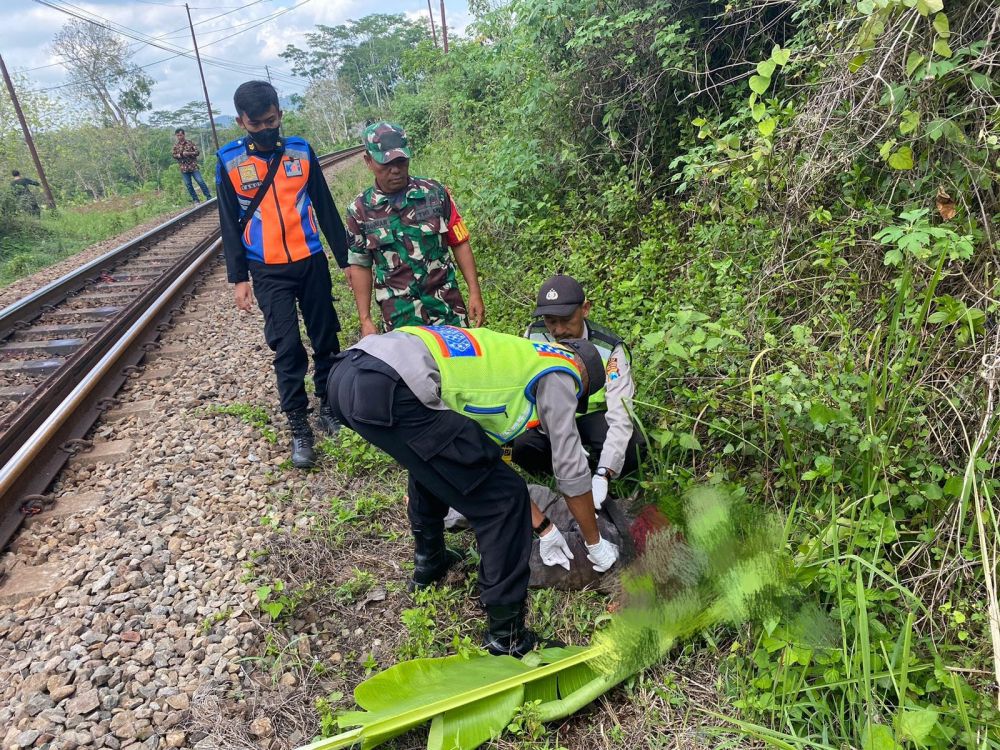 Warga Pasuruan Tewas Tersambar Kereta Api di Malang