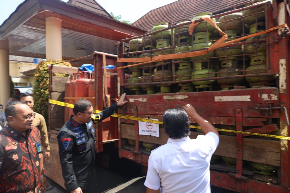 Polisi Tangkap Pengoplos LPG di Banten, Rugikan Negara Miliaran Rupiah