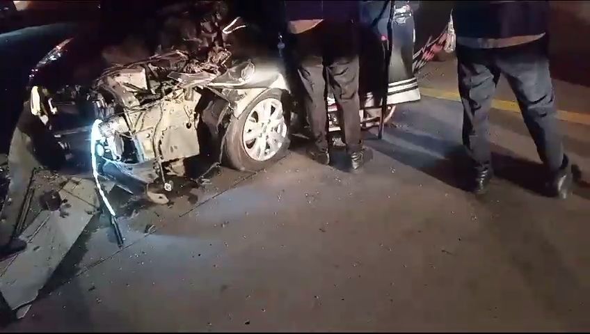 Ertiga Tabrak Truk Parkir di Tol Ngawi, 2 Orang Tewas