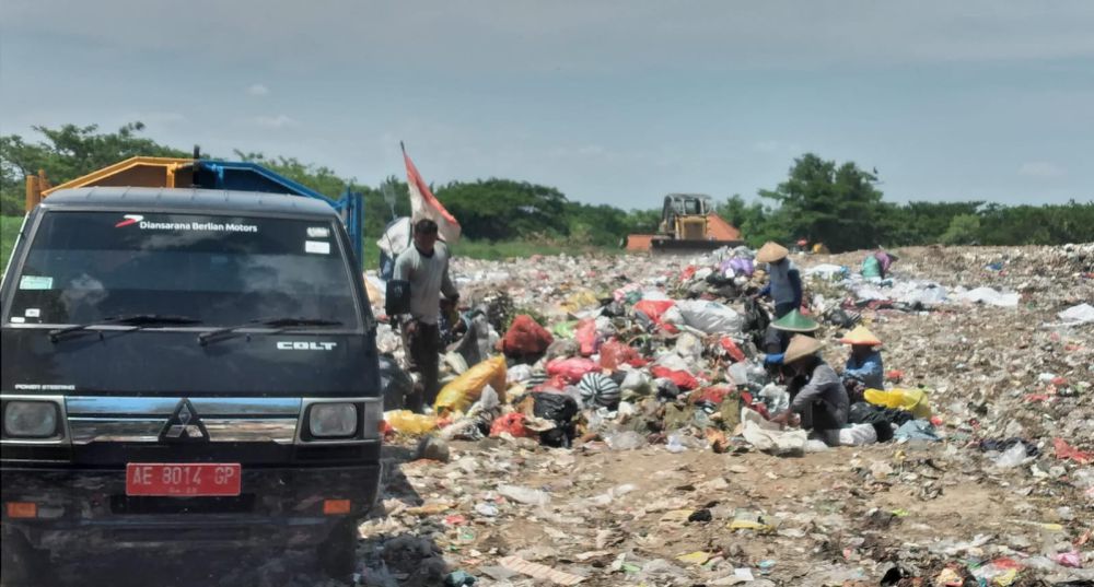 Pengelolaan Sampah di Madiun Buruk, Warga Membuang ke Sungai 