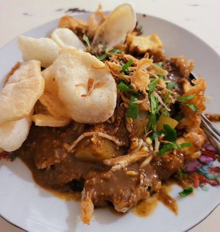 "Jangan Sampai Nyesel! 7 Surga Kuliner Melegenda yang Wajib Diburu Saat Mudik Lebaran 2025"