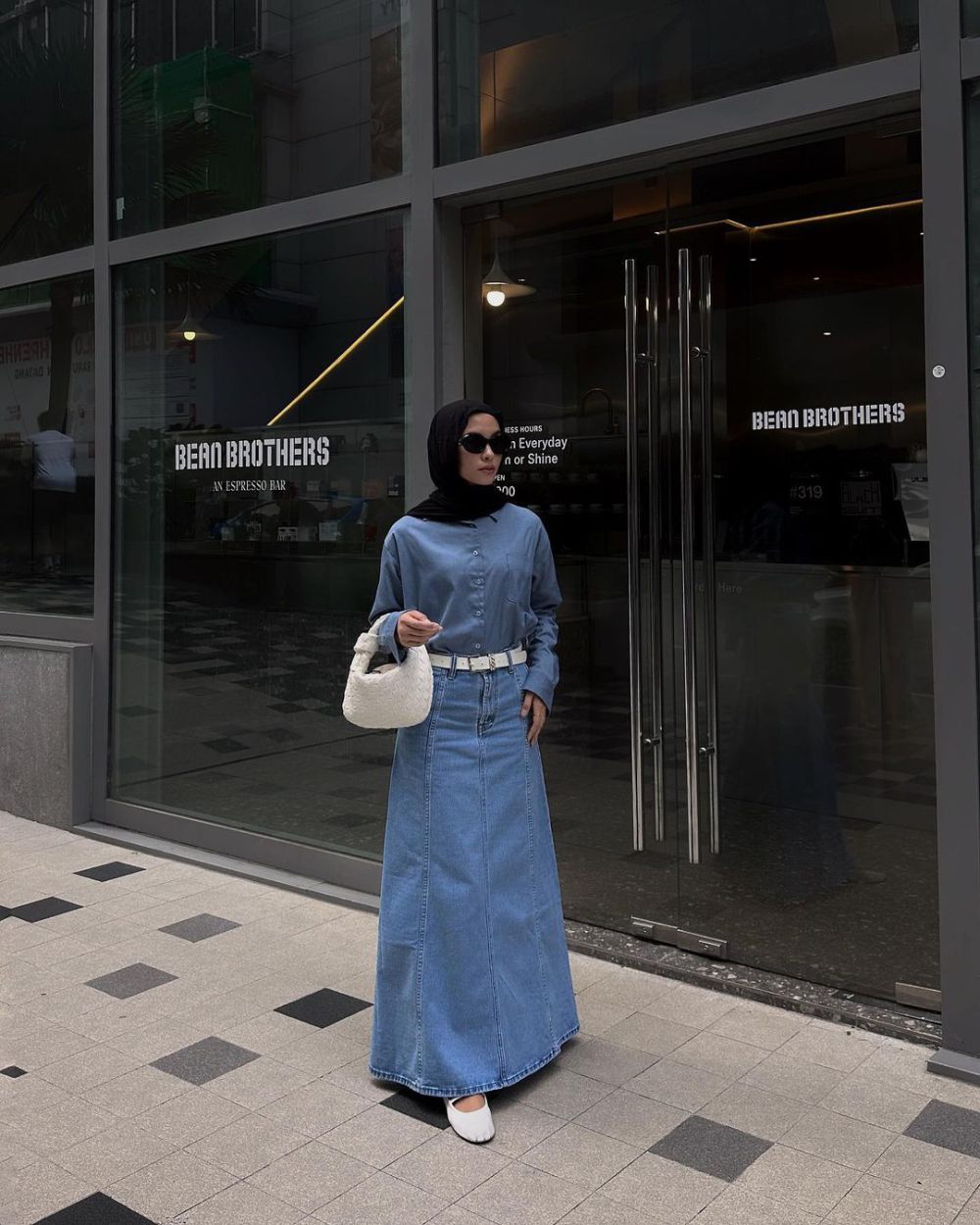 7 Outfit Denim ala Selebgram Fita Wulansari, Kekinian dan Stylish!