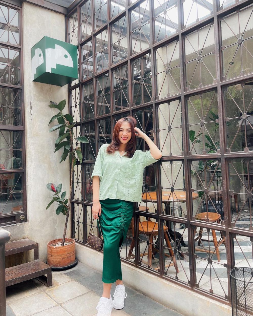 11 Style OOTD Hangout ala Azalia Bianda Avissa yang Nyaman Dipakai!