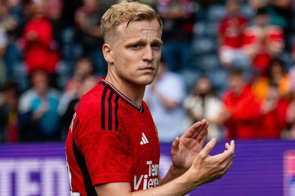 Donny van de Beek Dipinjamkan ke Eintracht Frankfurt